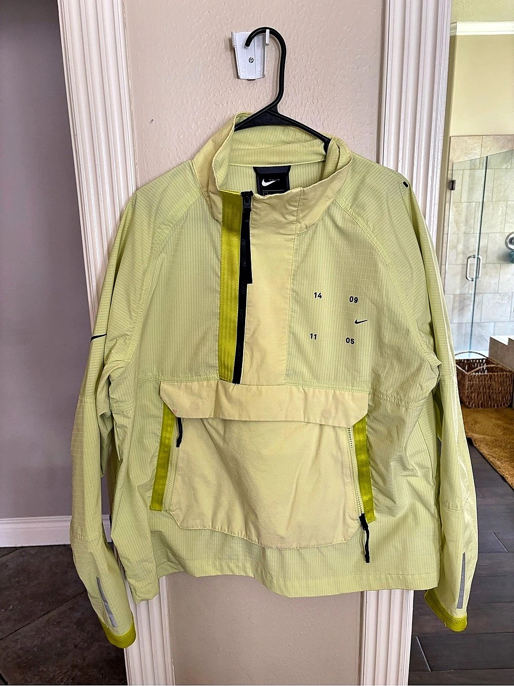 Nike Windbreaker Neon Yellow